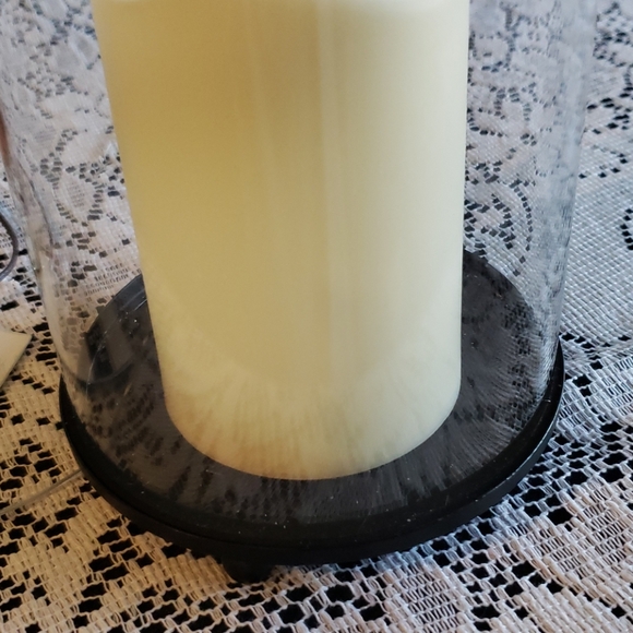 Broyhill LED Hurricane Lamp Decor. - Picture 4 of 8